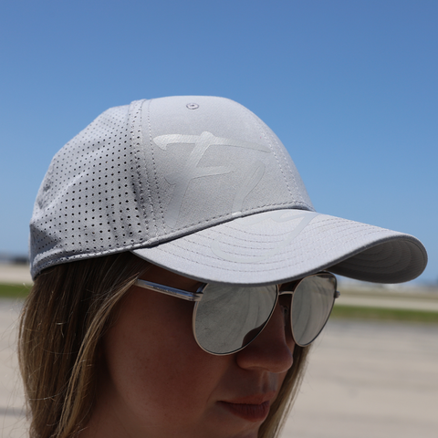 AVIATION PERFORMANCE HAT (LIGHT GREY)